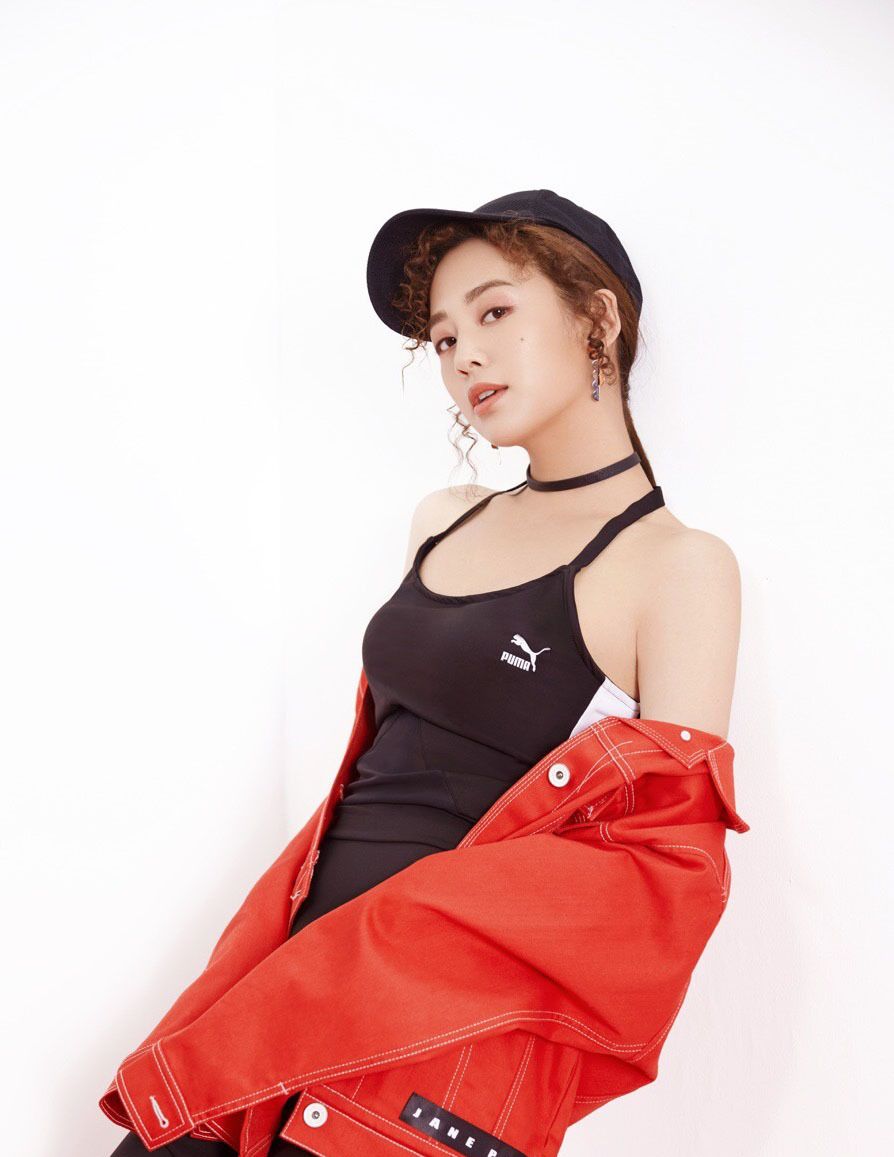 五官立体,眉目分明,眼睛闪着神采,吴映洁自带少女可爱清新气质_高清