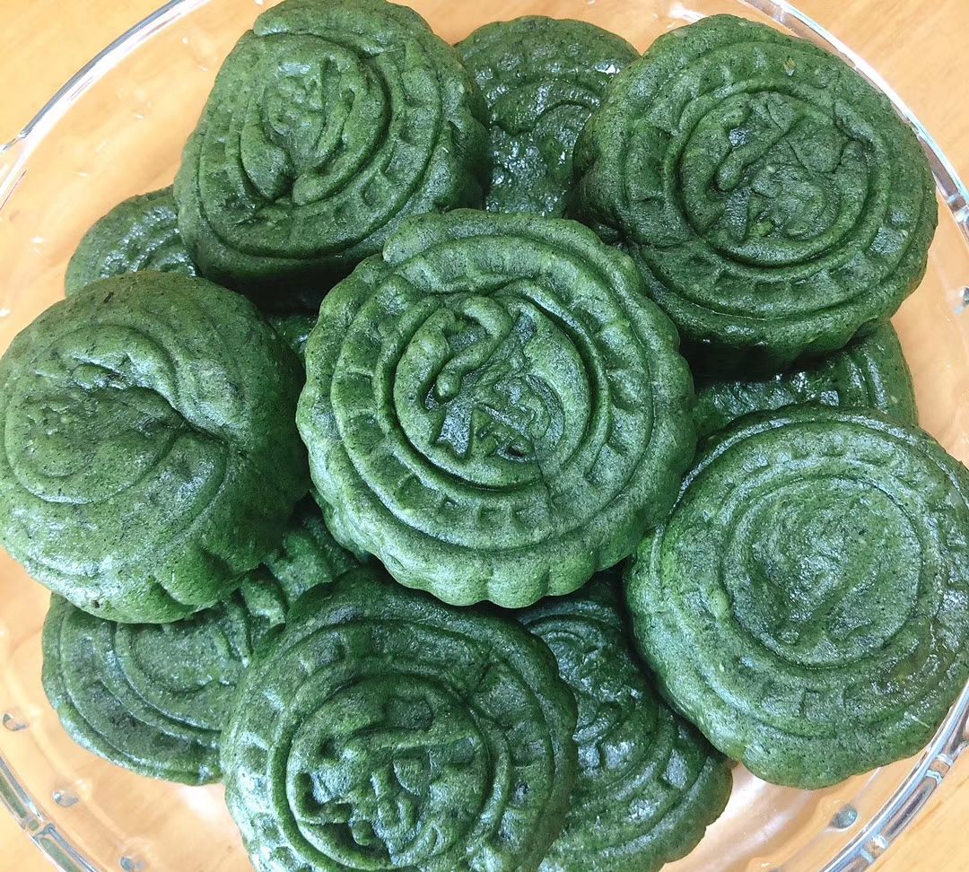 清明草也叫秋菊粿也叫清明草,有化痰,止咳,降压,去风功效