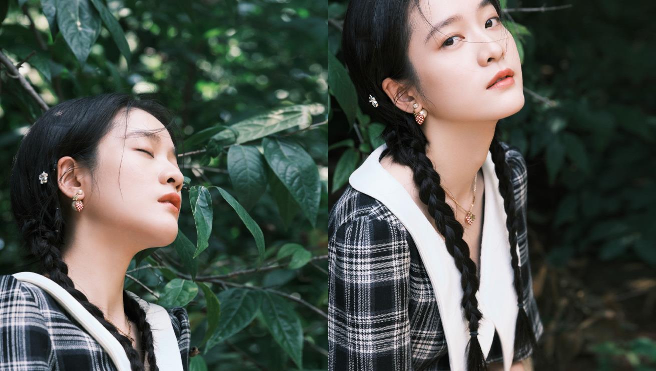 扎双麻花辫宛如邻家女孩|张雪迎|麻花辫|绿林_新浪新闻