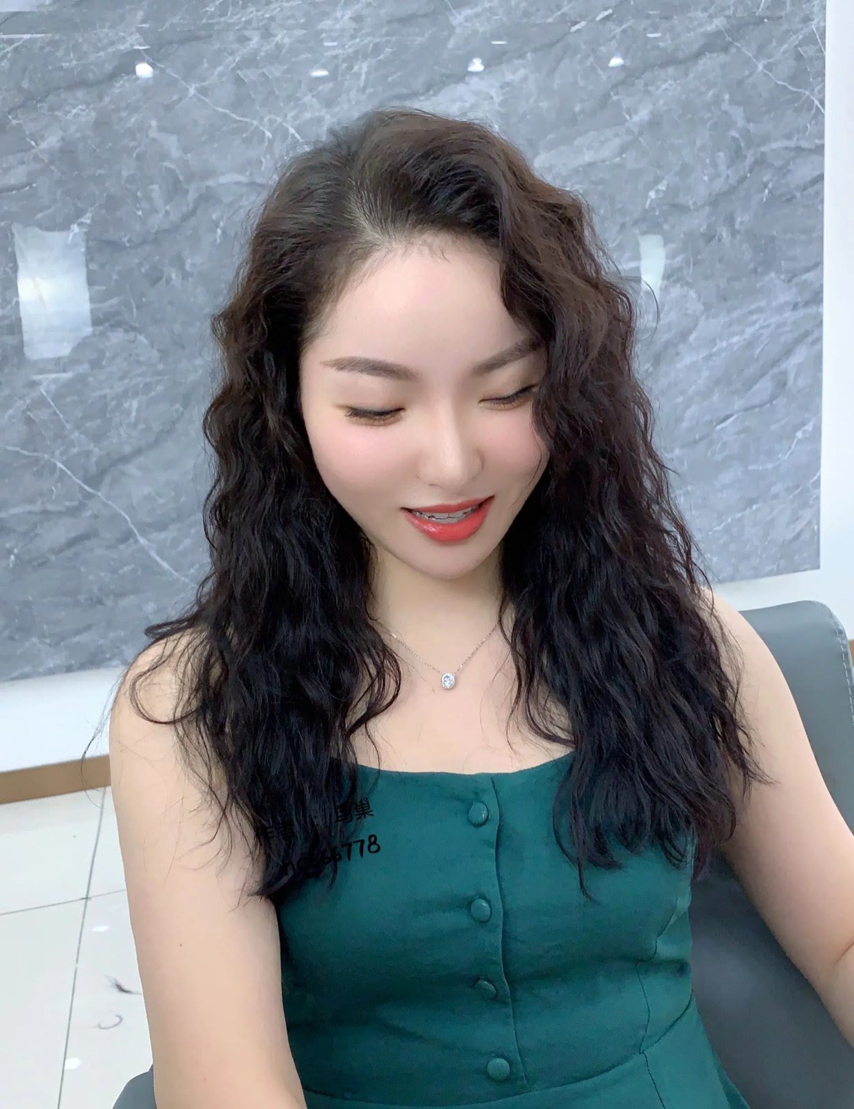 女人过了30岁,烫卷发洋气时尚不落伍,美到让你想不到|落伍|时尚|烫发