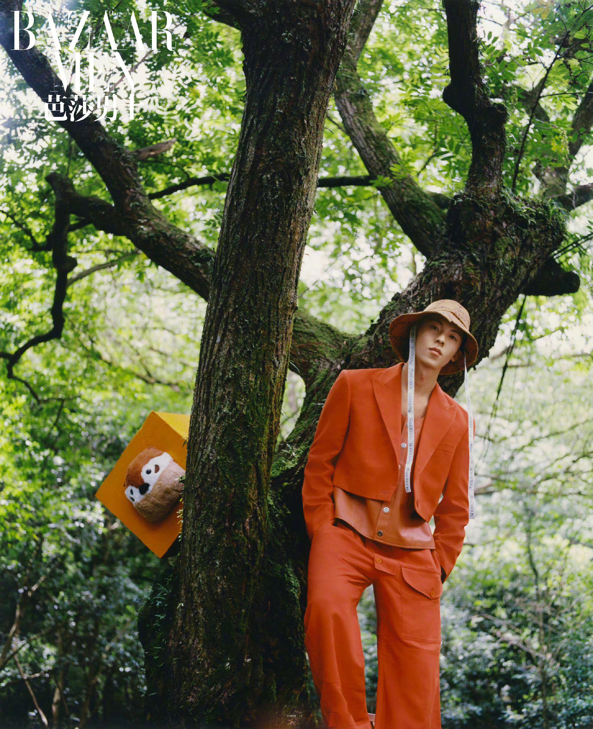 许光汉《芭莎男士》八月刊封面大片释出.童趣的造型