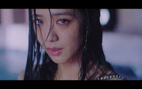 BLACKPINK金智秀透露她在《Lovesick Girls》MV中的游泳池水戏拍摄有多么困难