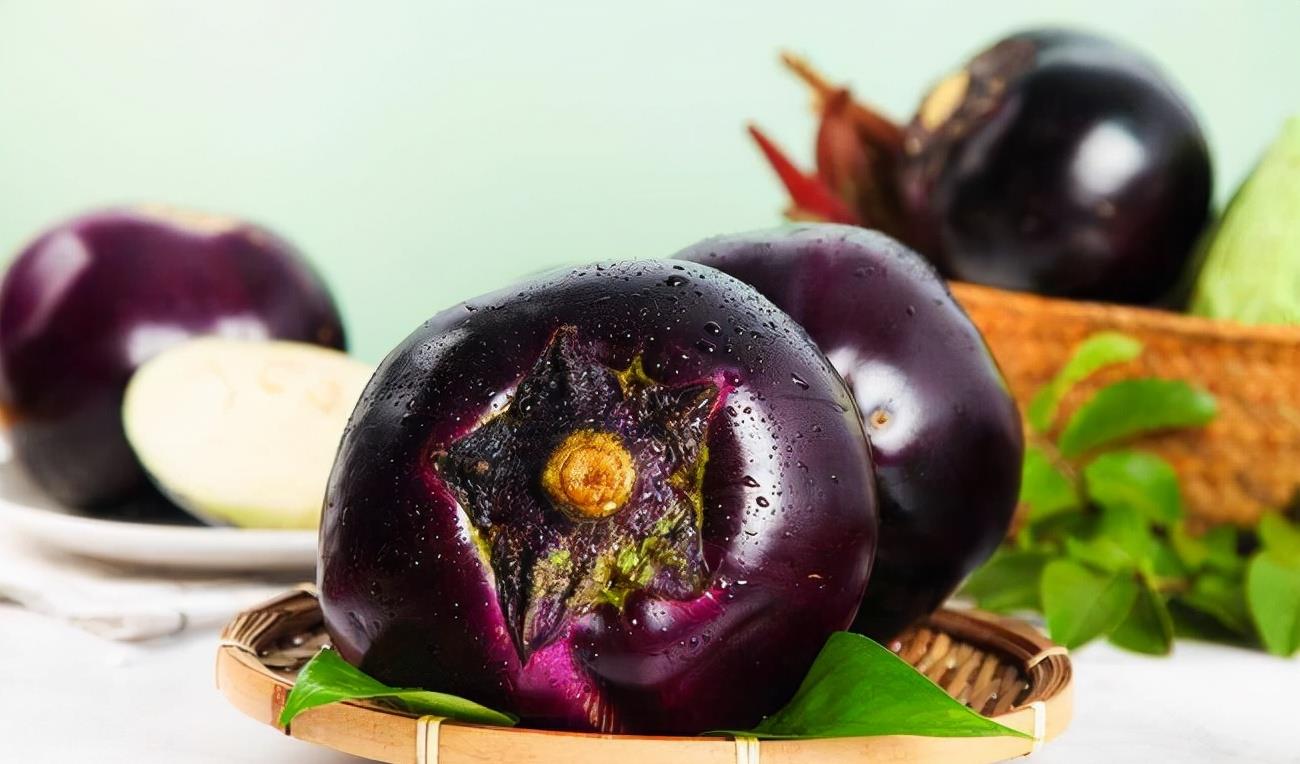 炖茄子时 别直接下锅炖 难怪茄子油腻又难吃 大厨 这样做才对 茄子 大厨 圆茄子 新浪新闻