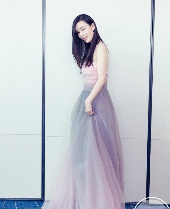 掀美女裙子游戏