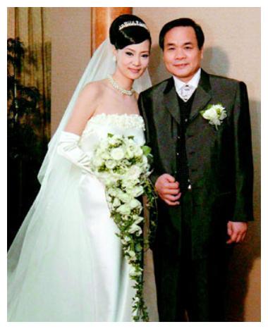 刘雪华最后一次见丈夫三更半夜醒来身边没人客厅的窗户开着