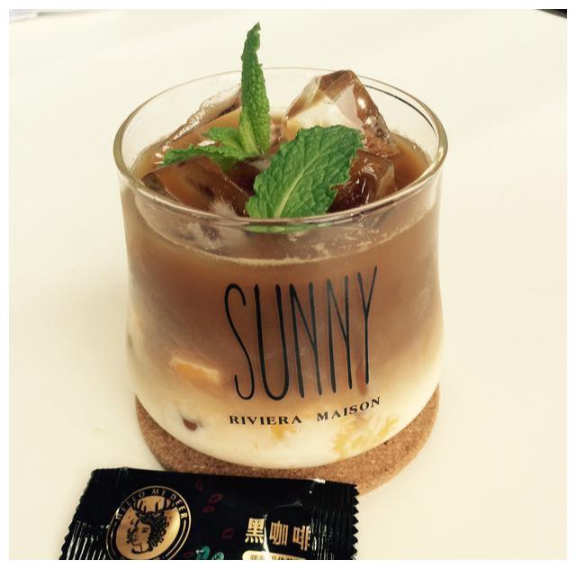 芒果也能做咖啡?三种芒果咖啡的做法,清甜醇厚颜值高