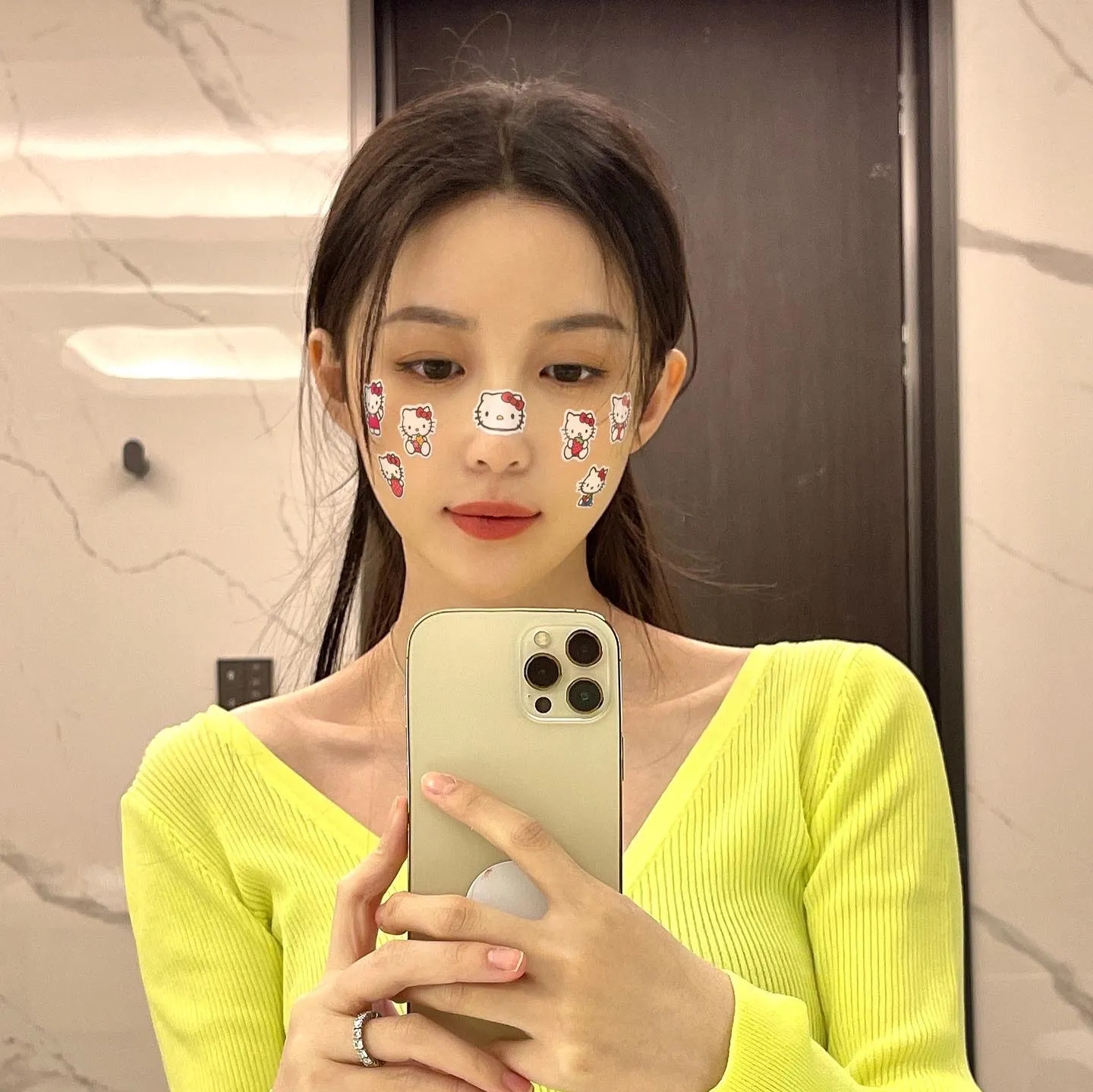 潘玮柏老婆晒近照嘟嘴卖萌超可爱夫妻俩大秀恩爱