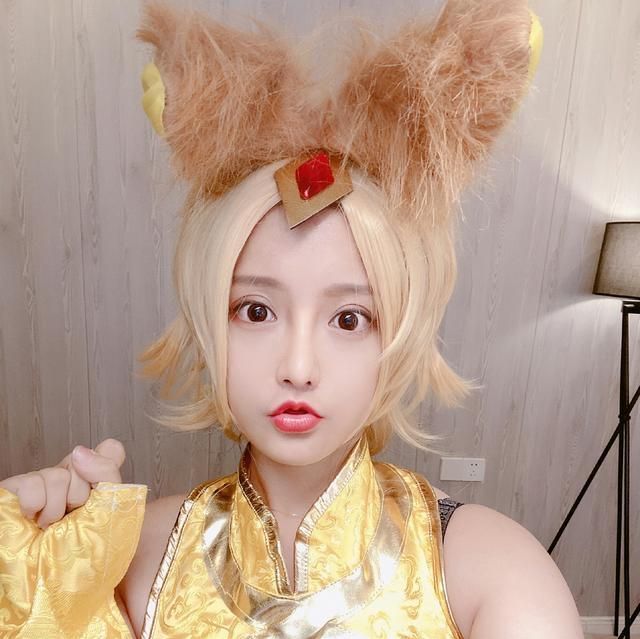 古阿扎直播中危险发言为了20万就向现实妥协说好的尊严呢