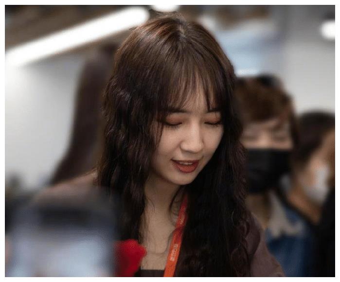 21岁秦牛正威出席线下活动告别了八级美白滤镜尽显真实颜值