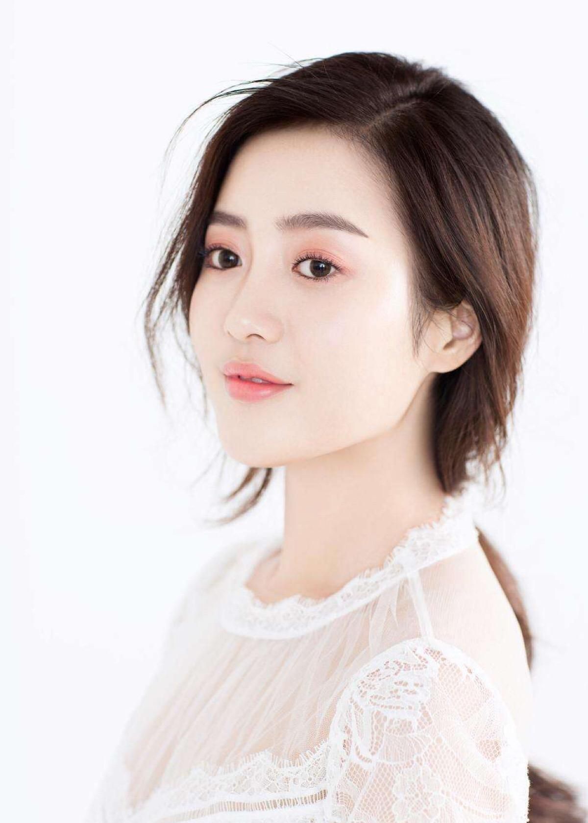 王梓薇,影视女演员,参演《那片星空那片海》而进入娱乐圈