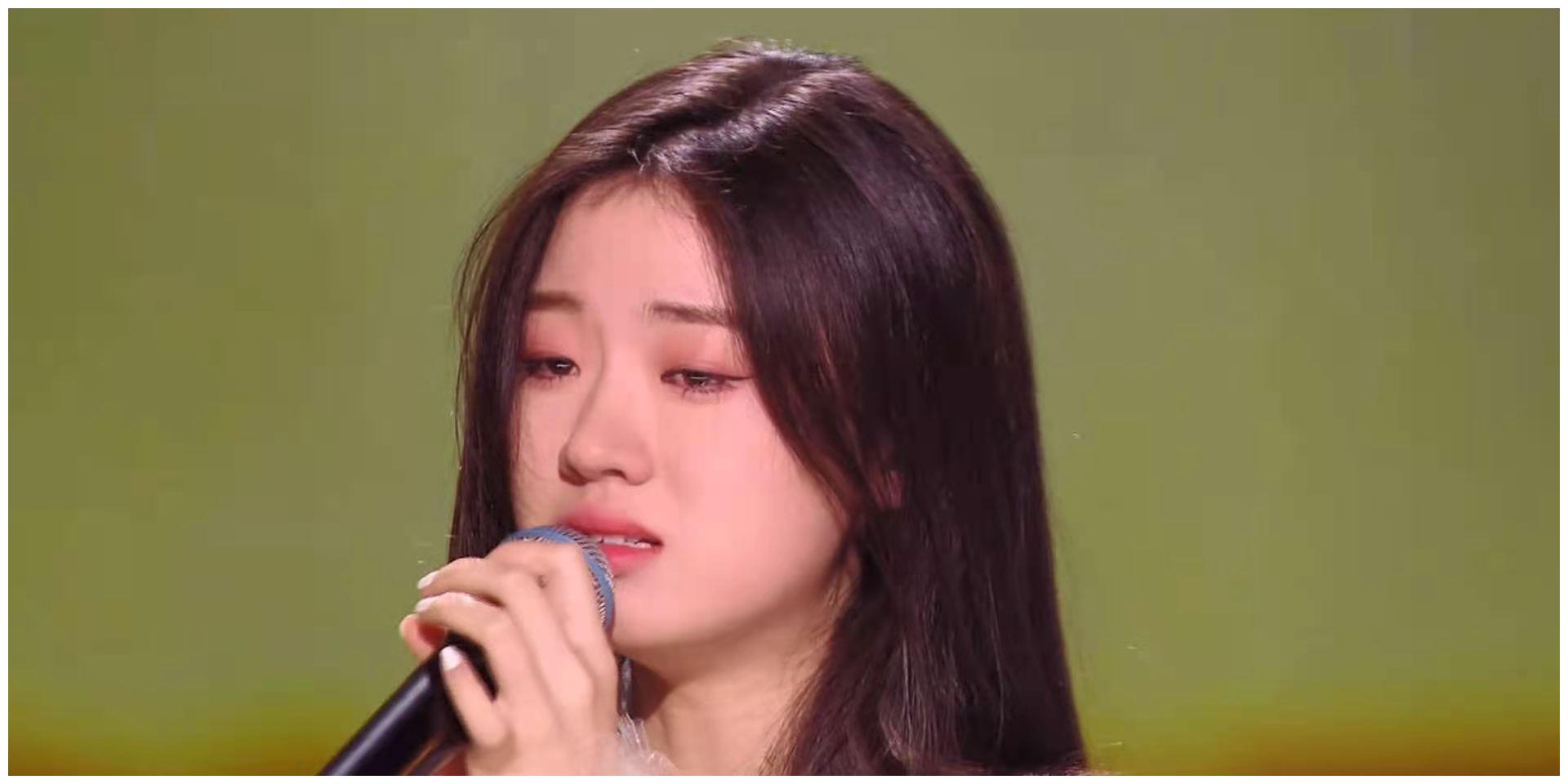 《中国好声音》单依纯动情落泪,演绎《给电影人的情书》好动人