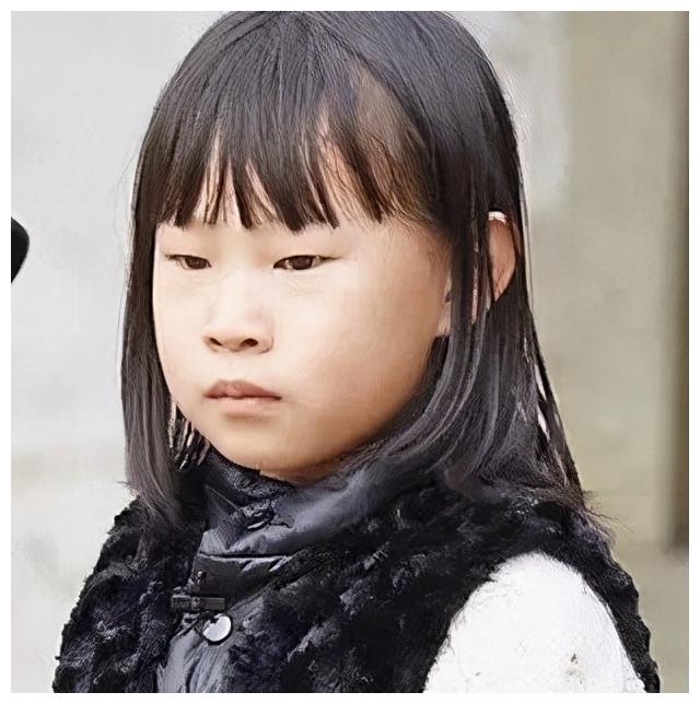 曾被说最丑星二代,和曹格女儿一样整容式逆袭