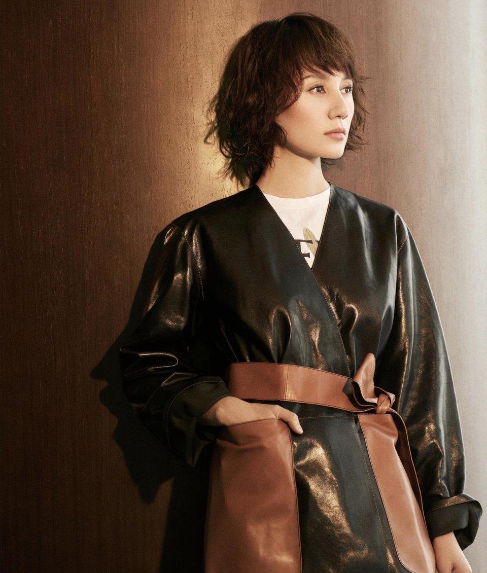 被袁泉给惊艳了摩卡波波头搭配皮衣造型帅气十足高级又洋气