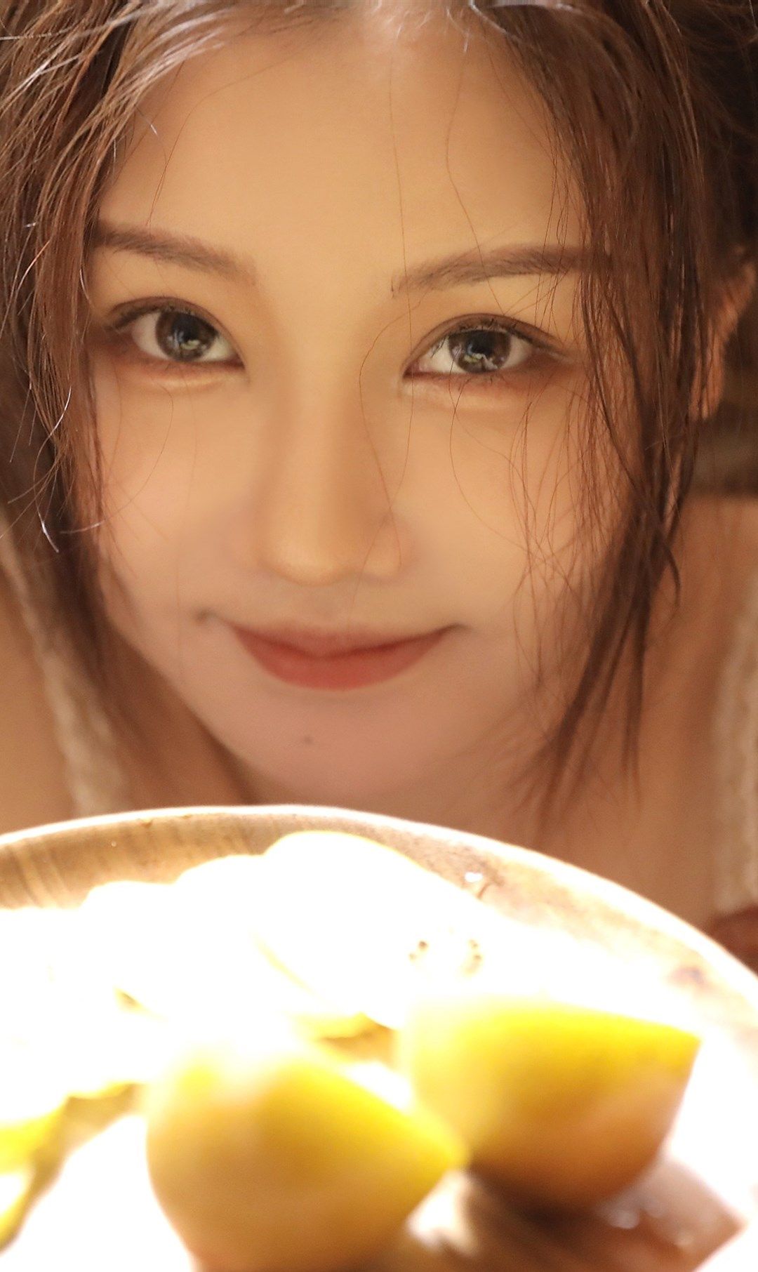 网红美少女滕雨佳居家写真,时而俏皮,时而知性