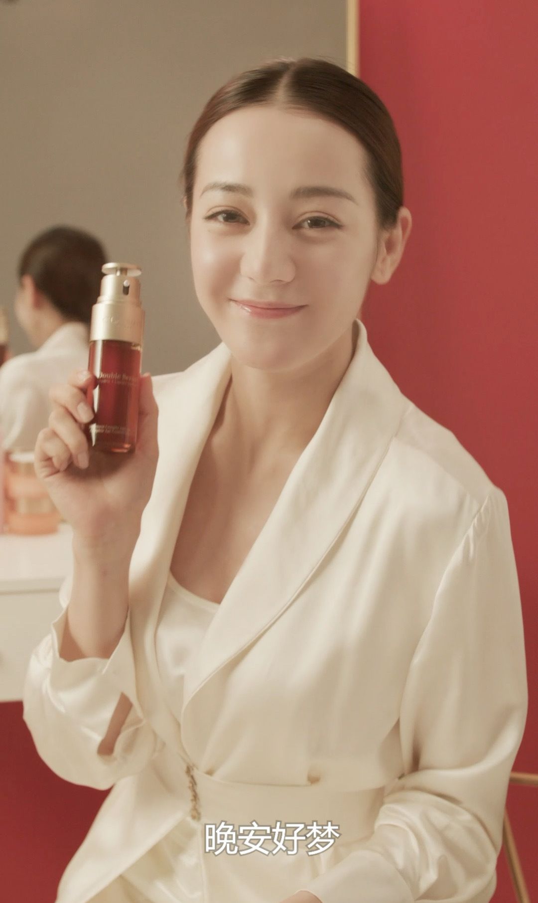 迪丽热巴淡妆像个男人,娇韵诗的美术总监该下岗了!