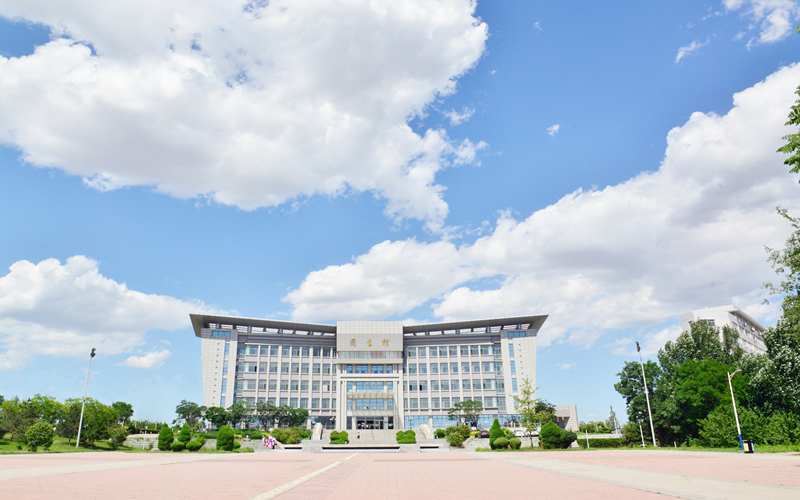 网友爆料锦州医科大学食堂饭菜吃出杂质异物希望校方重视改进