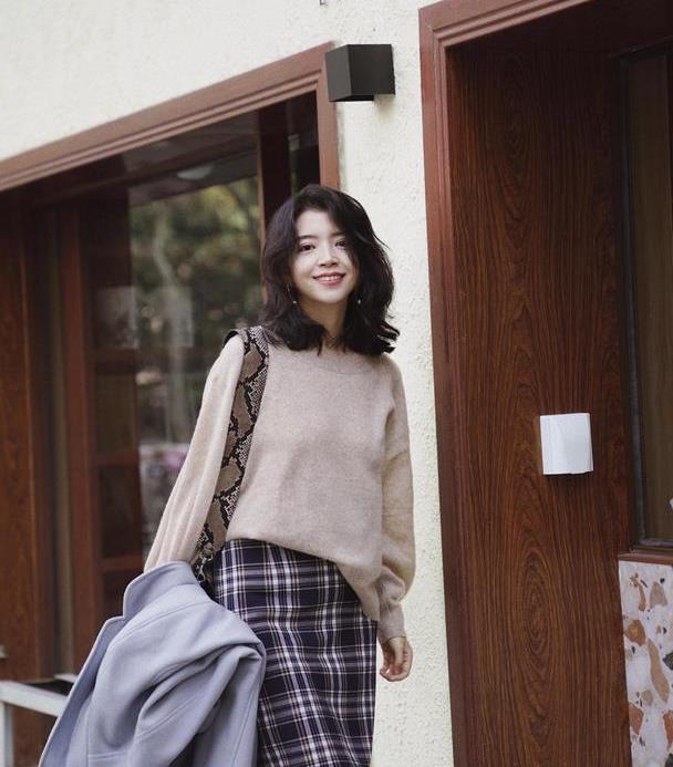 毛衣别总配牛仔裤,看看"三木"时尚博主的穿搭,跟着穿太美了!