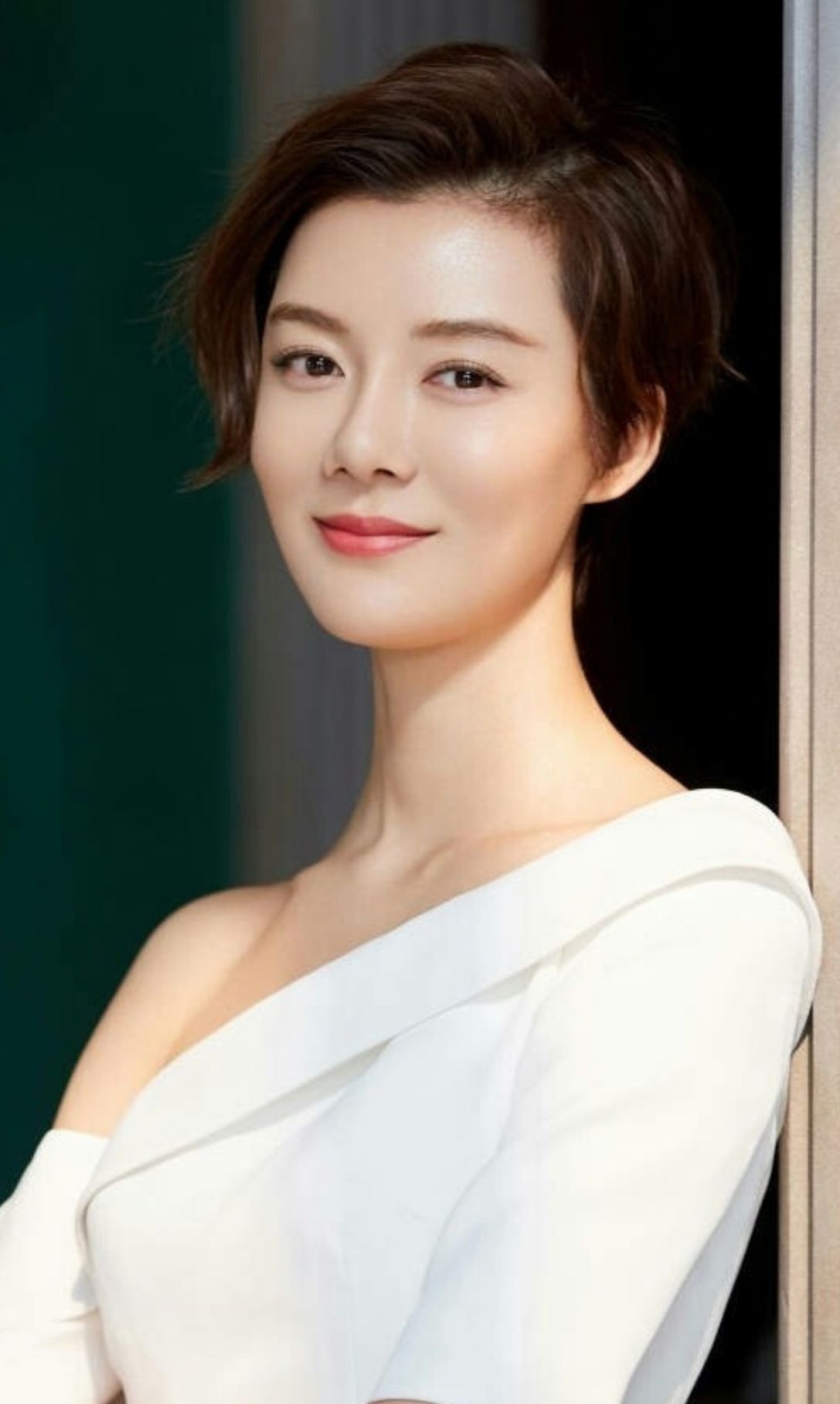 车晓时尚迷人气质写真,这颜值太美了,谁能不喜欢她