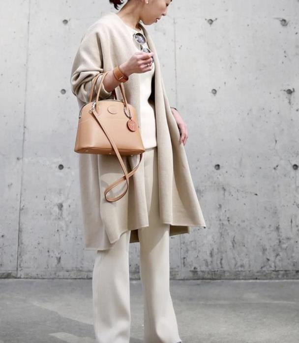 40岁日本博主真会穿大衣化复杂为简单简约舒适又清爽利落