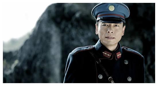 职业警察出身的王挺,因《重案六组》成名,妻子是熟悉的塞娅公主