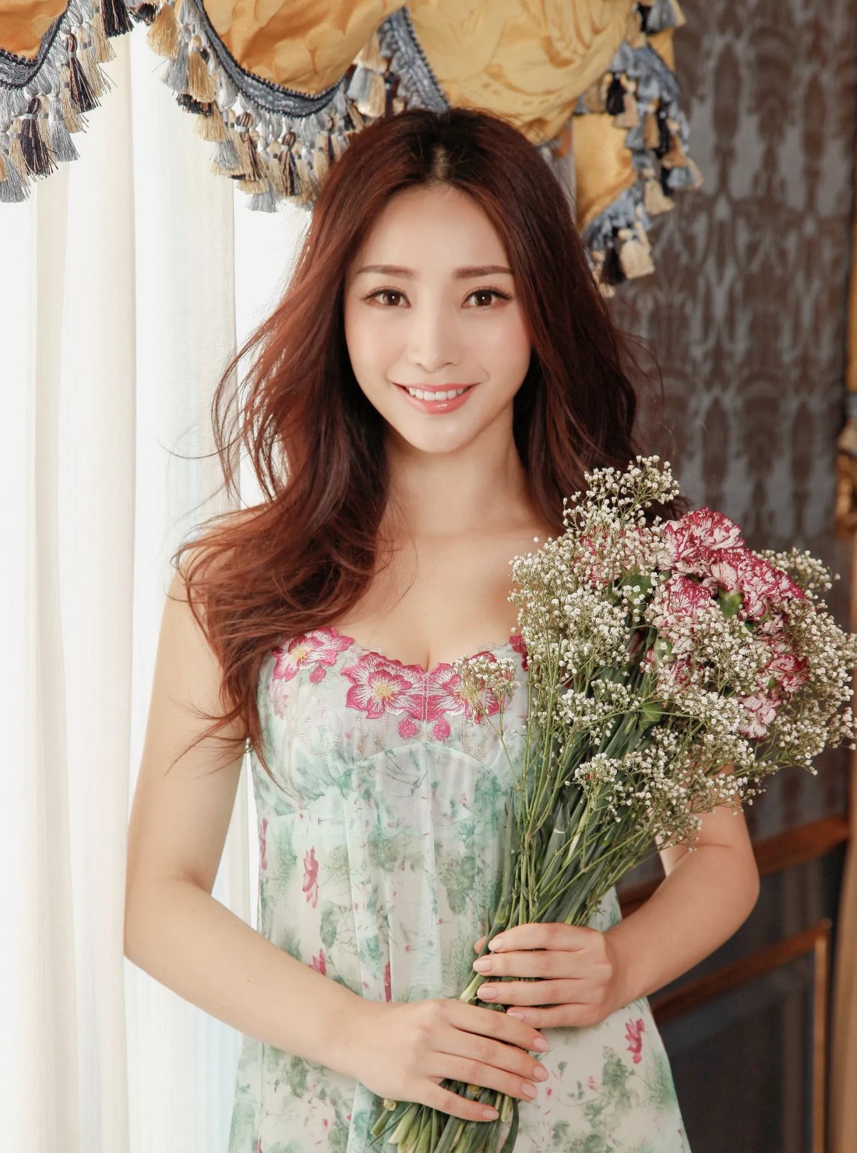 柳岩在零下8度的室外拍摄内衣广告,美丽"冻"人又动人