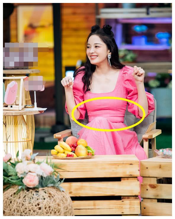 就在最新的某一档综艺节目当中,我们看到古力娜扎作为