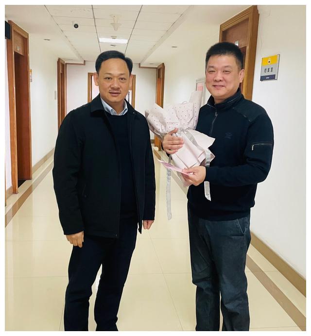 47岁举重冠军占旭刚如今身居高位拥空姐娇妻孙杨是他下属