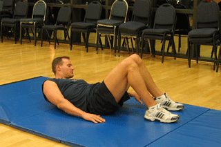 如何拥有六块腹肌？降体脂是前提，结合一组虐腹动作雕刻腹肌！休闲区蓝鸢梦想 - Www.slyday.coM