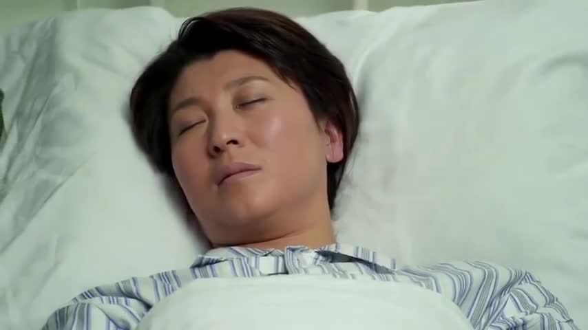 小草昏迷不醒孩子们病床前唱儿时歌谣太感人