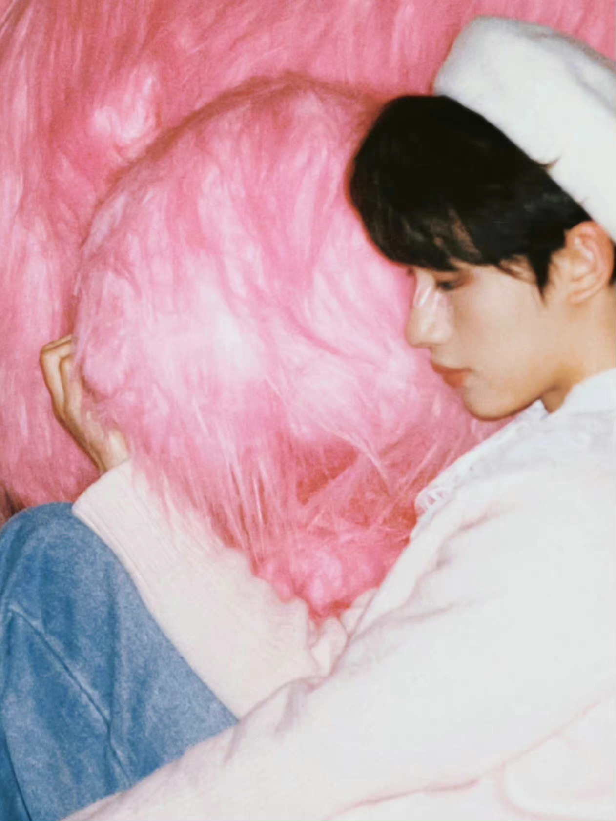 丁程鑫最随拍,粉色毛衣温暖治愈,元气笑容闪耀冬天__财经头条