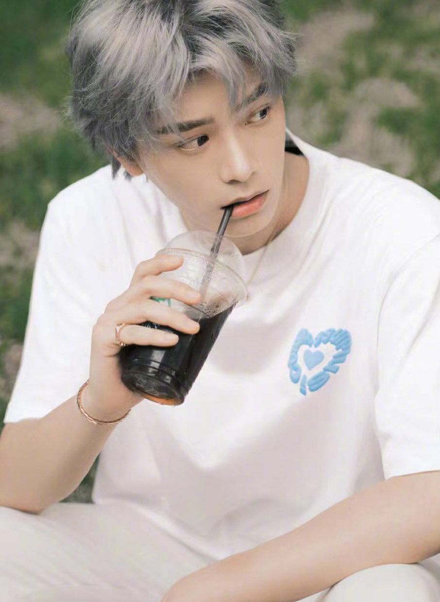 男明星银发造型,谁能拒绝冷感银发帅哥?