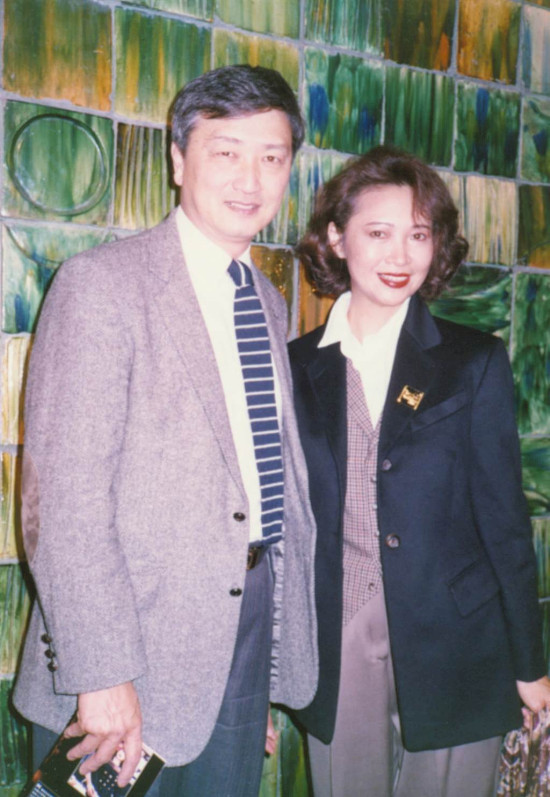 老公昔劈腿林青霞崩溃离婚,二婚抗失聪致力慈善|慈善|萧芳芳|二婚