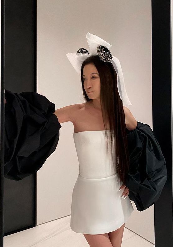 72岁王薇薇不服老?首次挑战米老鼠造型,十级美颜盖不住老态休闲区蓝鸢梦想 - Www.slyday.coM 72岁王薇薇不服老?首次挑战米老鼠造型,十级美颜盖不住老态休闲区蓝鸢梦想 - Www.slyday.coM