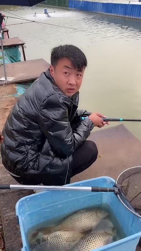大哥钓鱼自从带了这东西,鱼塘老板都要请他吃铁锅炖大鹅