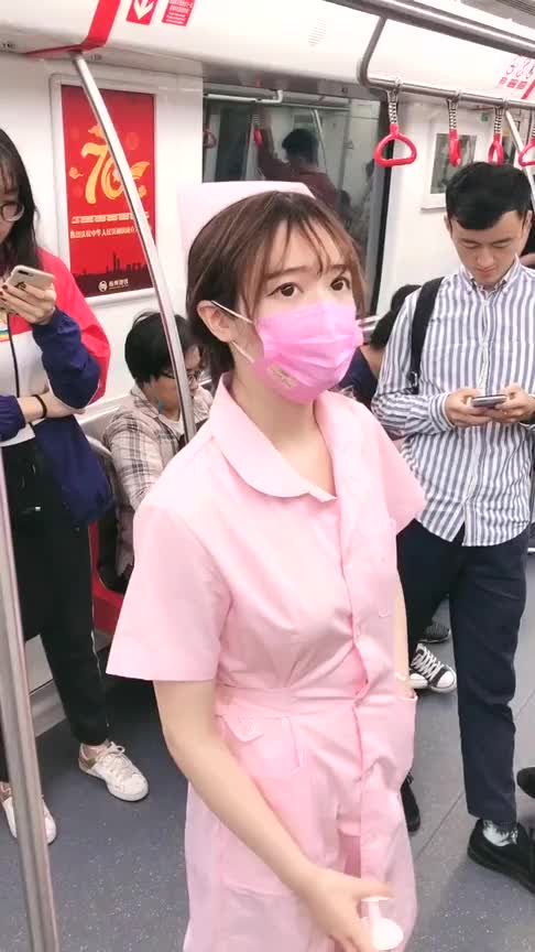 偶遇护士小姐姐摘下口罩的那一刻我没看错吧