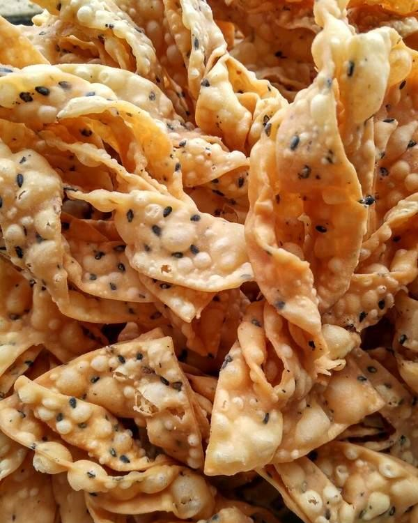 河南炸麻叶的传统配方酥脆可口手把手教你制作入口越嚼越香