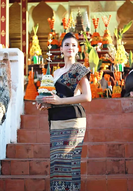 老挝混血超模太逆天立体五官雪白肌肤古今结合的穿搭太惊艳