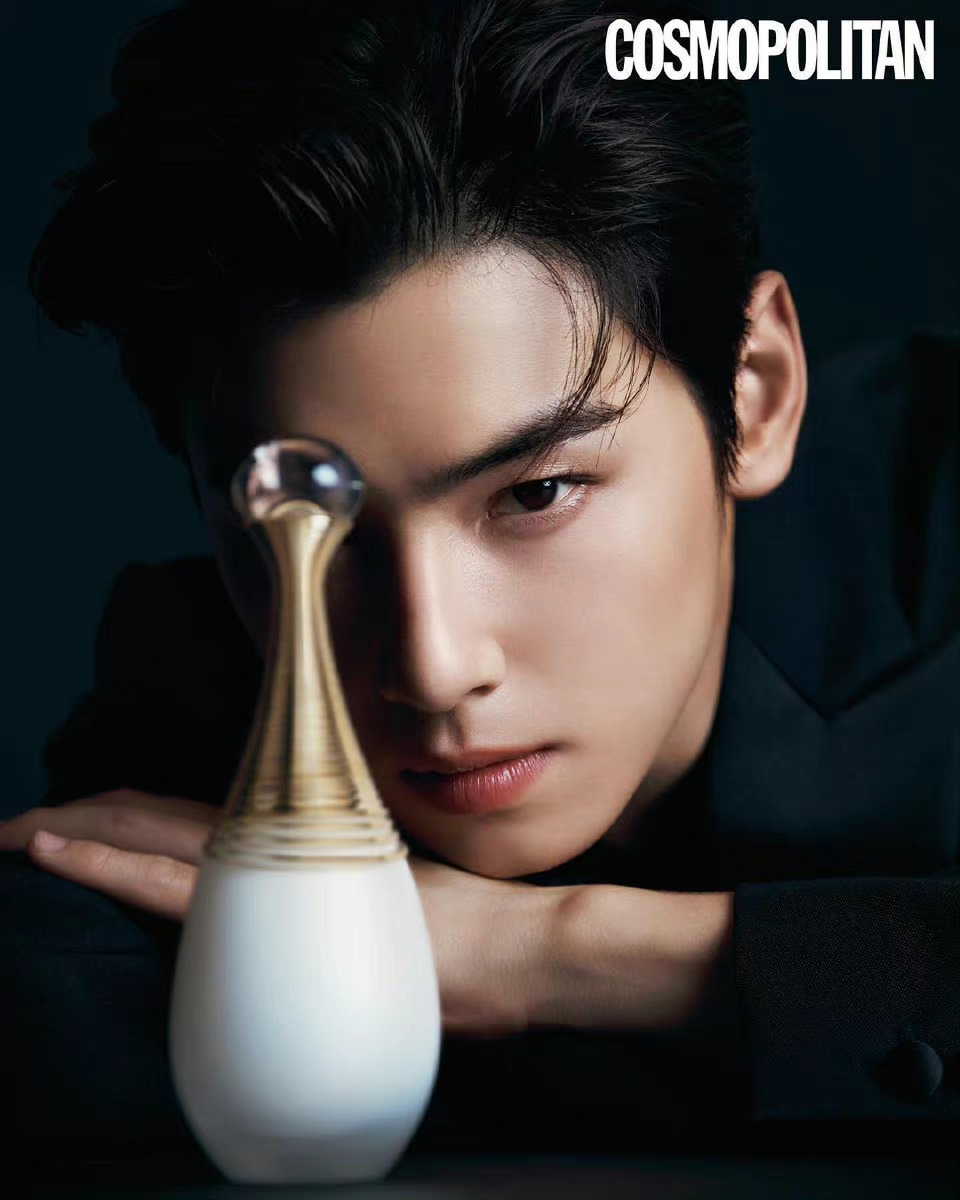 车银优cosmopolitankorea十二月dior画报纯黑西装造型