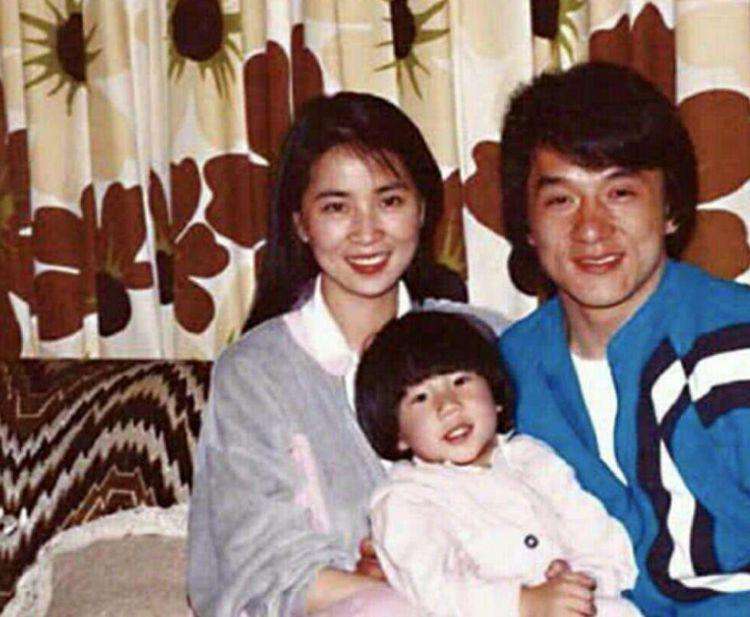 成龙,“小龙女”事件曝光的两天后我将全部财产转移到林凤娇名下休闲区蓝鸢梦想 - Www.slyday.coM 成龙,“小龙女”事件曝光的两天后我将全部财产转移到林凤娇名下休闲区蓝鸢梦想 - Www.slyday.coM