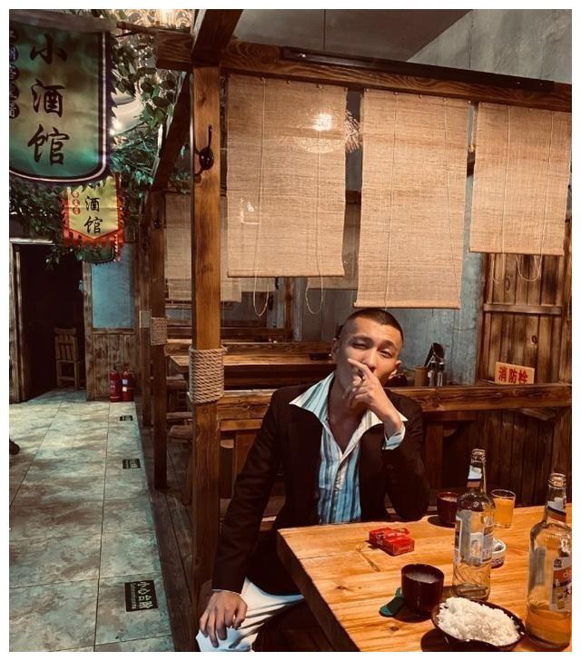 段宏楠离世后其账号再次开播,人气超过百万,看清是谁后有些意外