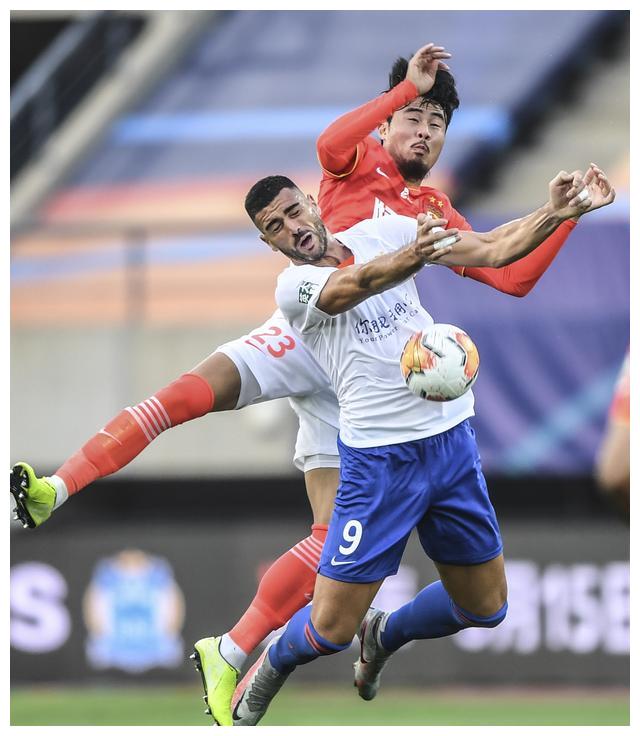 郭田雨上场1分钟就进球山东鲁能打破恒大不败金身