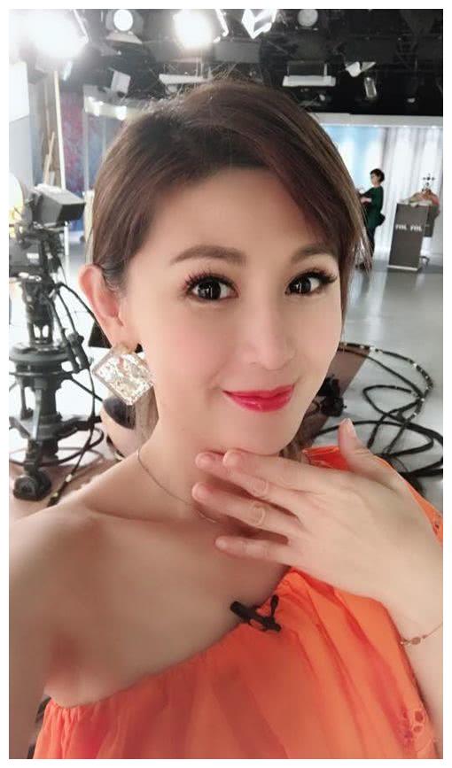 演反派被诅咒全家死光,女儿偷藏报纸,女星:妈妈让你这么丢脸吗|郑仲茵