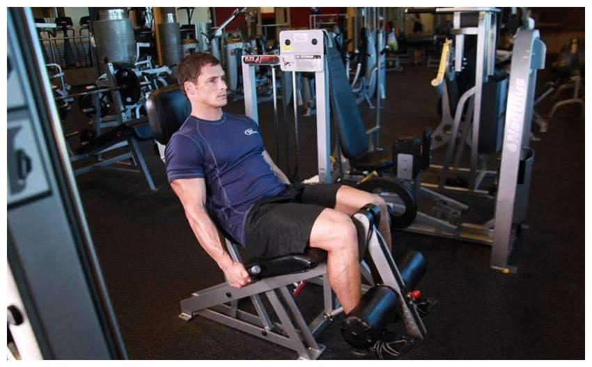 白冰前夫丁一,也是个练家子,肌肉身材也不赖