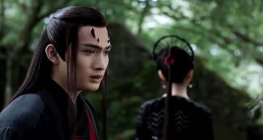 离境喝醉跑来找司音对她说了一个秘密就要脱她衣服司音怒了