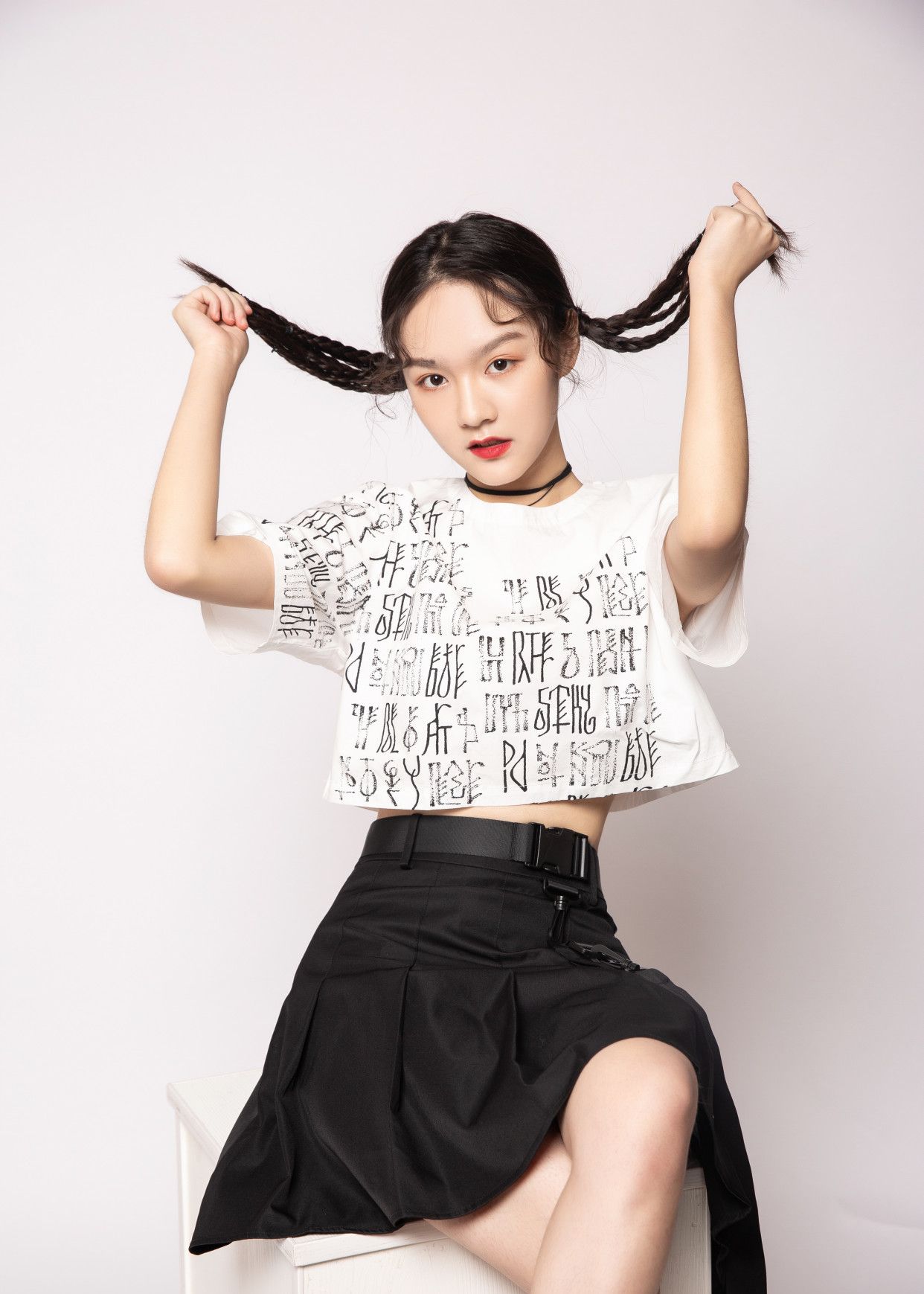 贺美琦16岁形象照.网友:从小美到大,从小酷到大