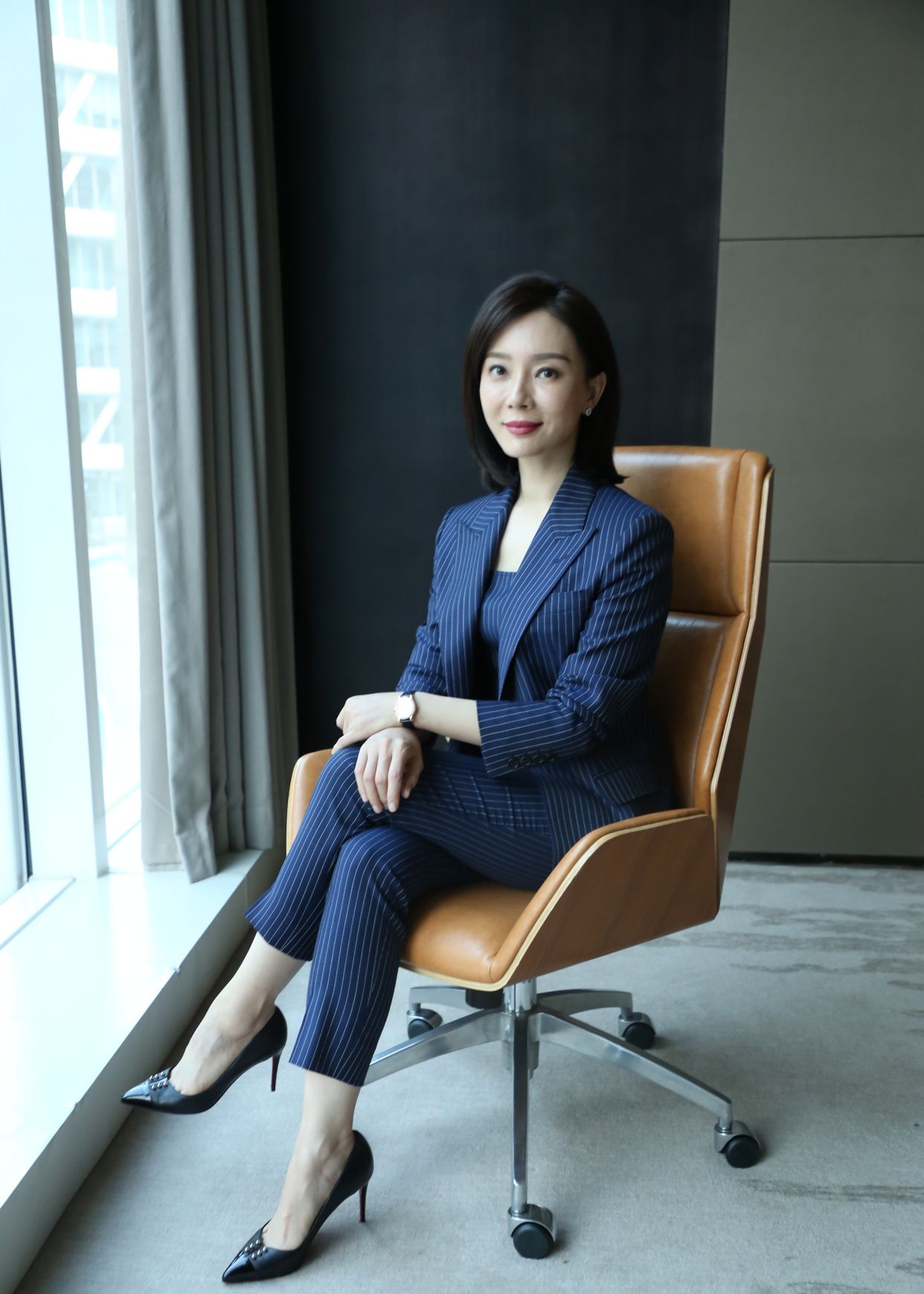 陈数总裁照?太霸气了_高清图集_新浪网