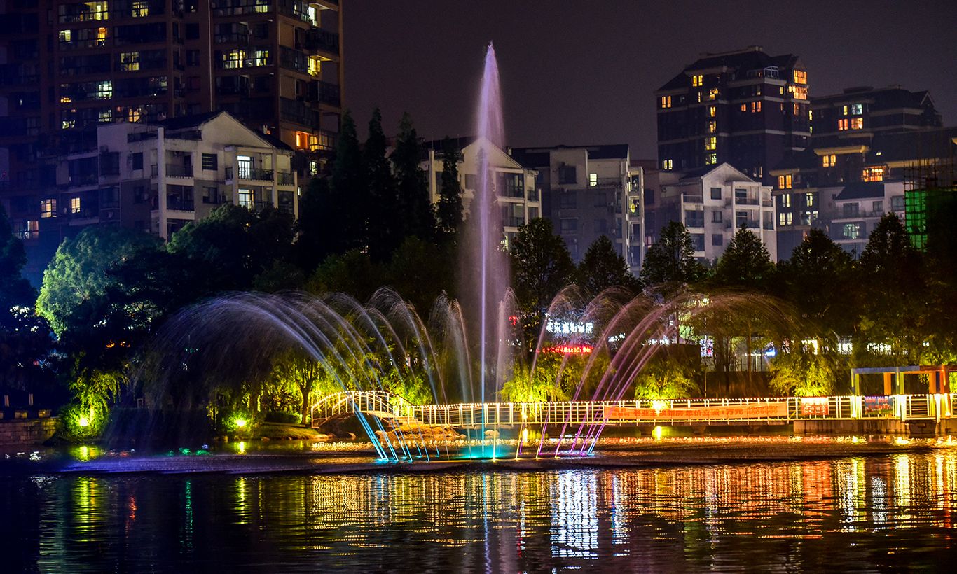 宜都名都湖心公园夜景照片一组,有木有小香港的感觉?_高清图集_新浪网