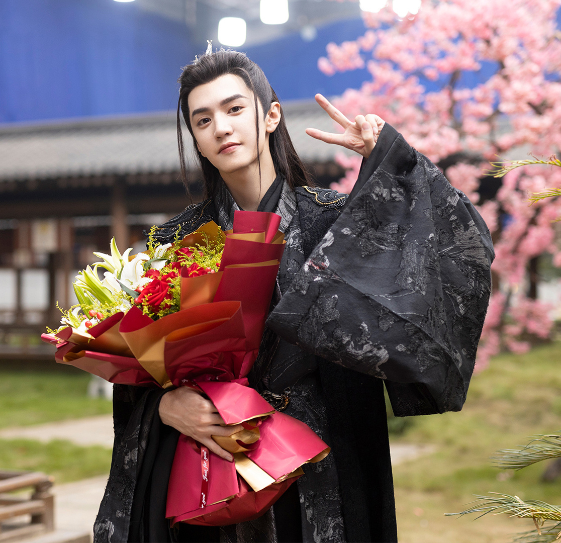 《我的反派男友》开机，陈哲远亮相开机发布会，女主是日系美少女休闲区蓝鸢梦想 - Www.slyday.coM