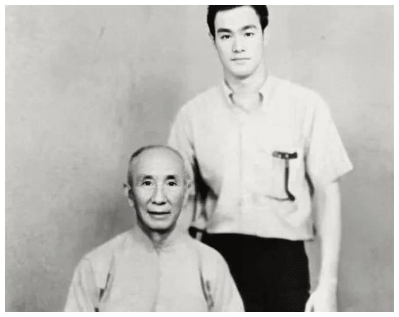 为什么叶问4中陈国坤演李小龙?看完老照片对比后,估计是重生!