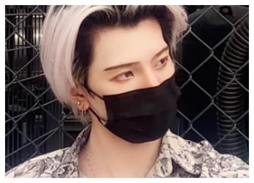 七鹤大人摘下口罩的方法,确实给他涨了不少粉丝.